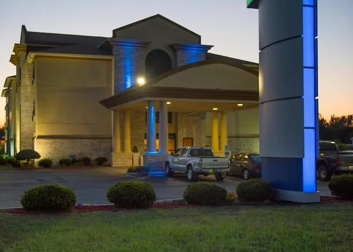 Holiday Inn Express Hotel & Suites Wauseon By Ihg