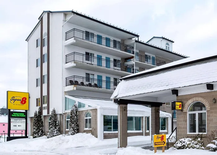 Super 8 By Wyndham Niagara Falls By The Falls