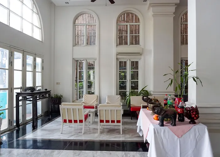The Frangipani Royal Palace Hotel