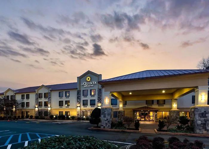 La Quinta By Wyndham Lagrange / I-85 Hotel