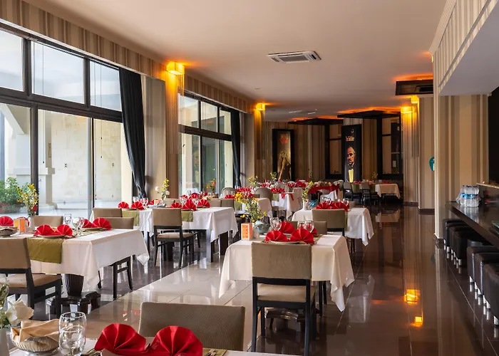 Lago Hotel Side