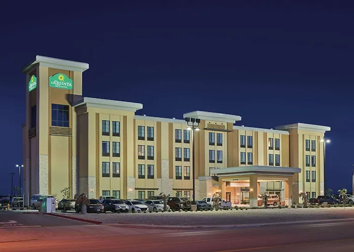 La Quinta By Wyndham Carlsbad Hotel
