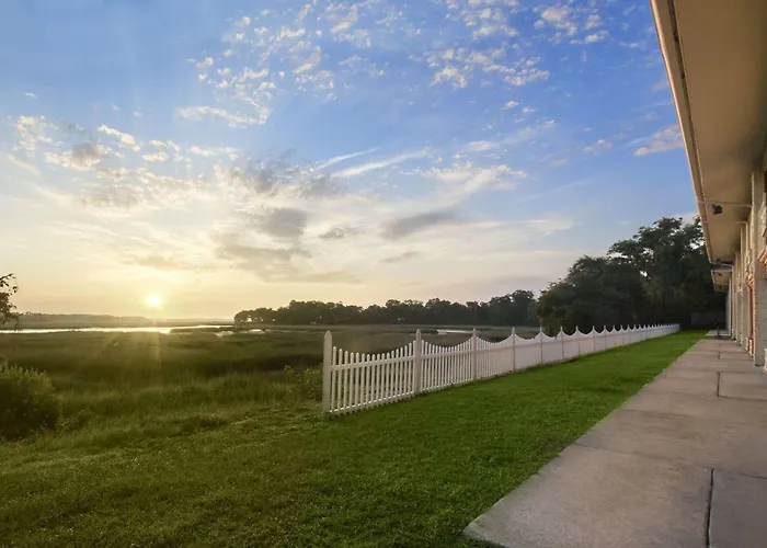 Howard Johnson By Wyndham Beaufort/Parris Island