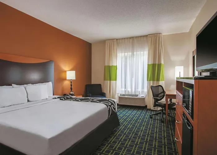 La Quinta By Wyndham Manassas Battlefield Hotel