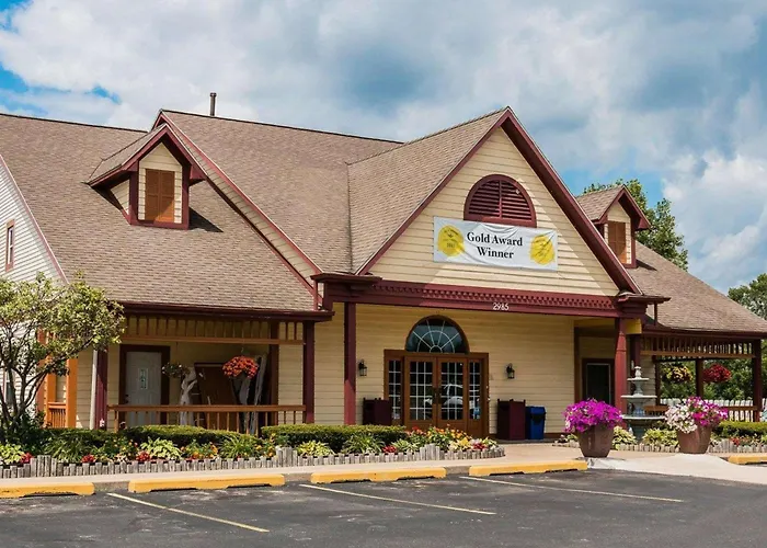 Econo Lodge & Suites Grand Rapids Airport