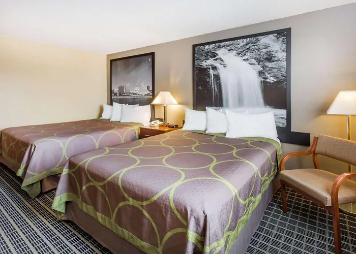 Super 8 By Wyndham Janesville