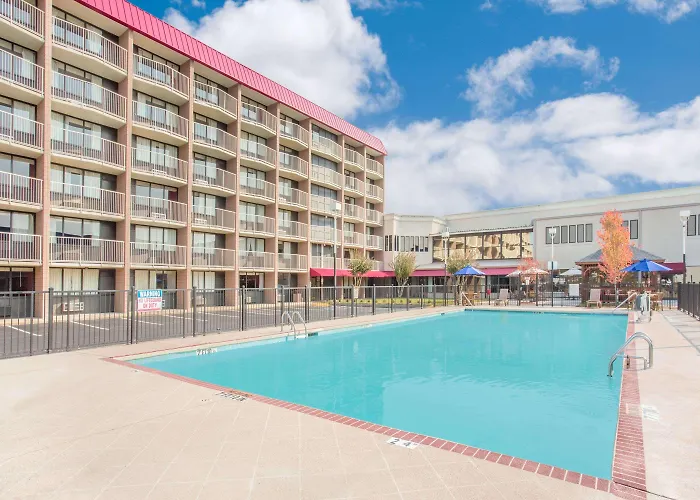 Ramada Plaza By Wyndham Fayetteville Fort Bragg Area
