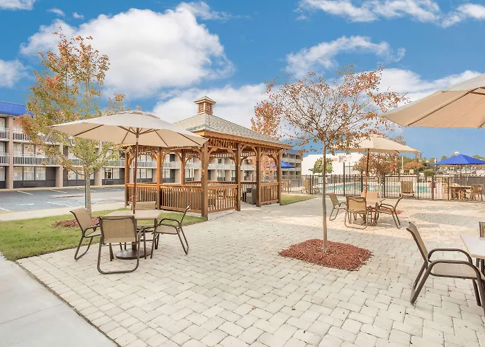 Ramada Plaza By Wyndham Fayetteville Fort Bragg Area