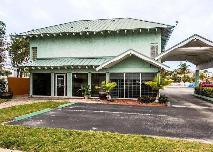 Econo Lodge Cocoa Beach - Near The Port