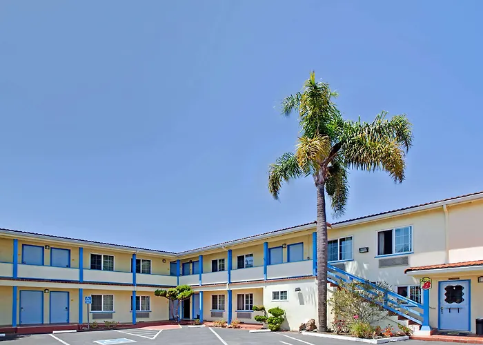 Super 8 By Wyndham Berkeley Motel