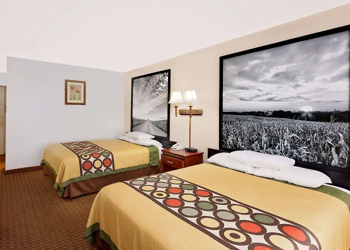 Super 8 By Wyndham Plainview Hotel