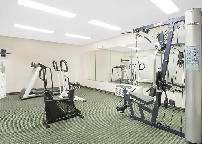 Baymont By Wyndham Roanoke Rapids Hotel