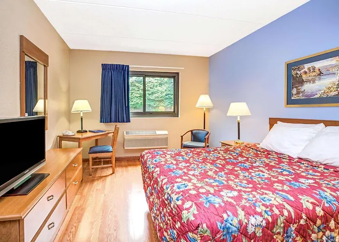 Super 8 By Wyndham Mahwah Hotel