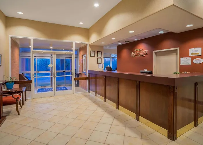 Baymont By Wyndham Warrenton Hotel