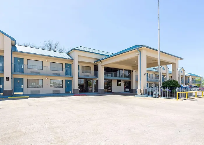 Econo Lodge Inn & Suites Bentonville