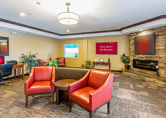 Red Roof Inn & Suites Omaha - Council Bluffs