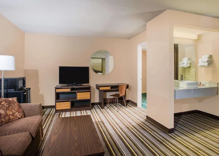 Super 8 By Wyndham Sevierville Riverside