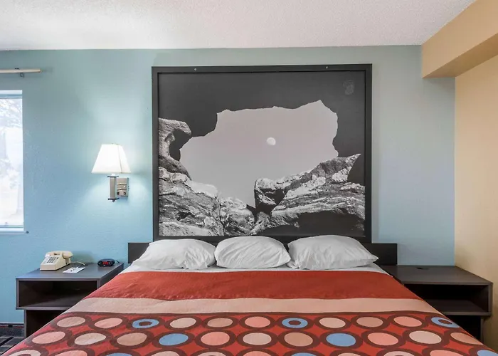 Super 8 By Wyndham Henderson North East Denver