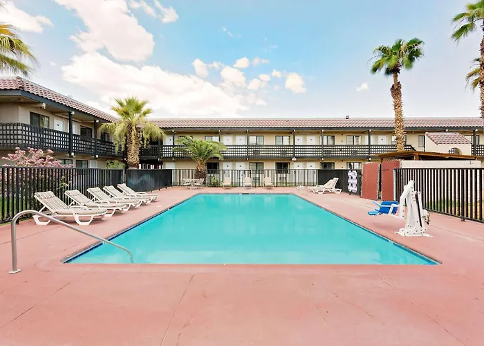 Days Inn & Suites By Wyndham Needles