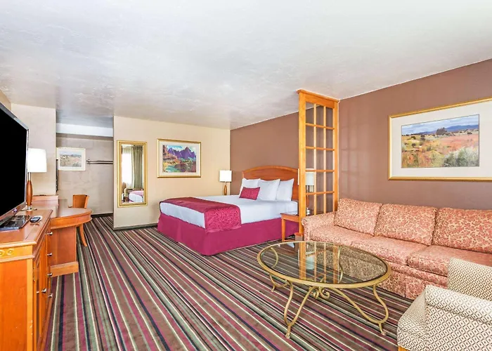 Days Inn & Suites By Wyndham Logan