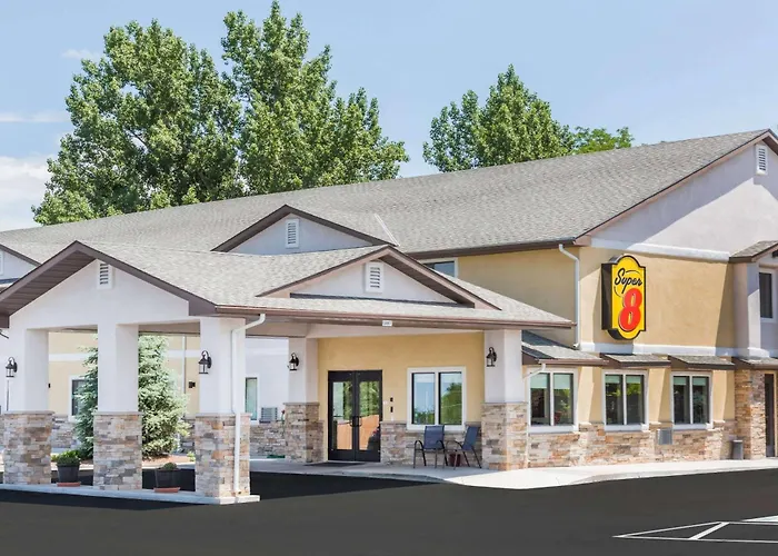 Super 8 By Wyndham Montrose Motel
