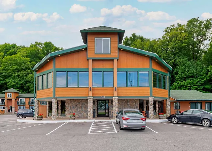 Econo Lodge Lakeview Marquette