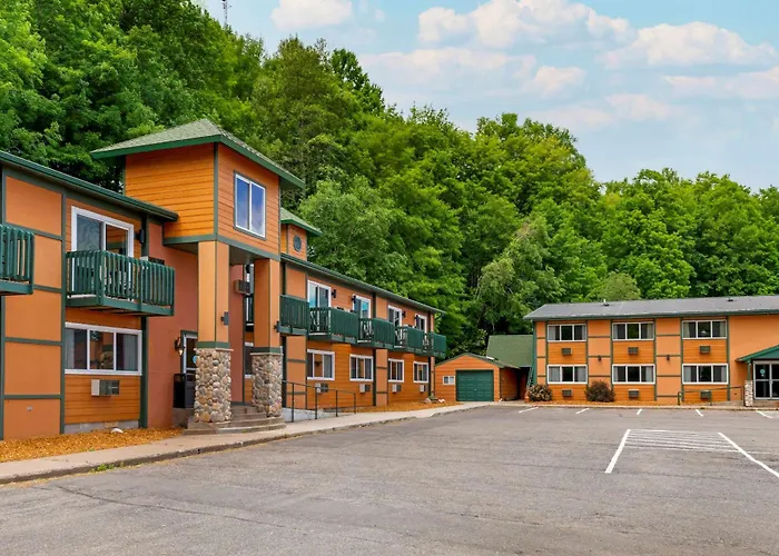 Econo Lodge Lakeview Marquette