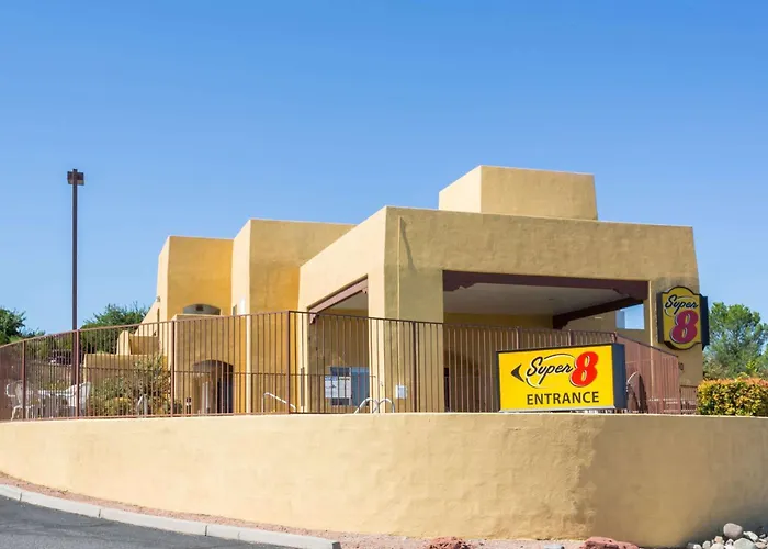 Super 8 By Wyndham Cottonwood Hotel