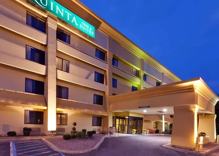 La Quinta By Wyndham Plattsburgh Hotel