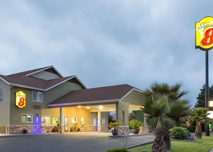 Super 8 By Wyndham Fortuna
