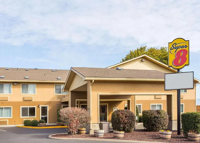 Super 8 By Wyndham Lagrande