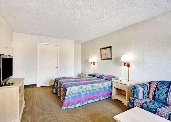 Super 8 By Wyndham Fredericksburg