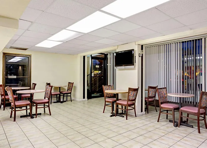 Super 8 By Wyndham Fredericksburg