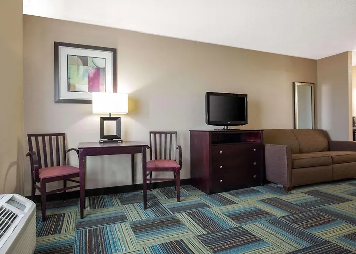 Quality Inn & Suites Arnold - St Louis