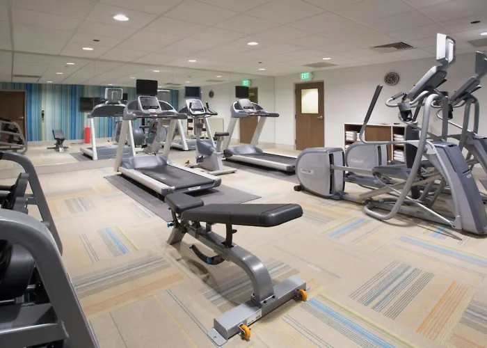 Holiday Inn Express & Suites Danbury - I-84 By Ihg