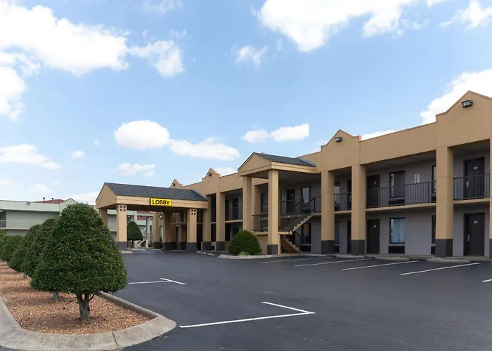 Super 8 By Wyndham Clarksville Northeast