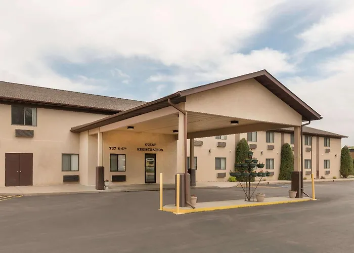 Baymont By Wyndham Hot Springs