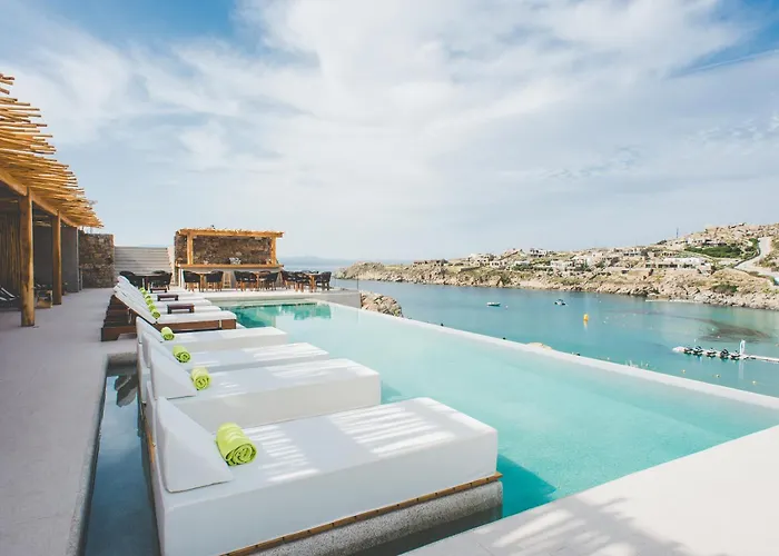 Super Paradise Hotel