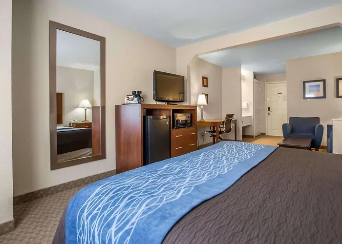 Quality Inn & Suites Dixon Near I-88