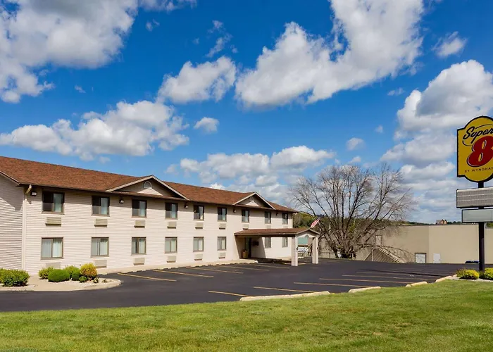Super 8 By Wyndham Decorah