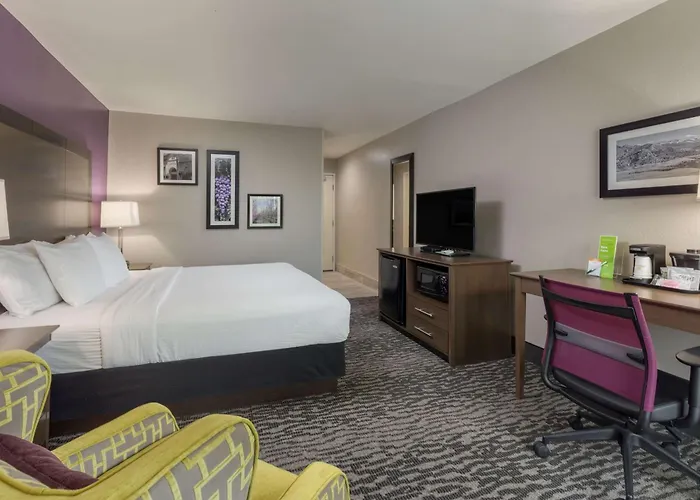 La Quinta By Wyndham Visalia/Sequoia Gateway Hotel