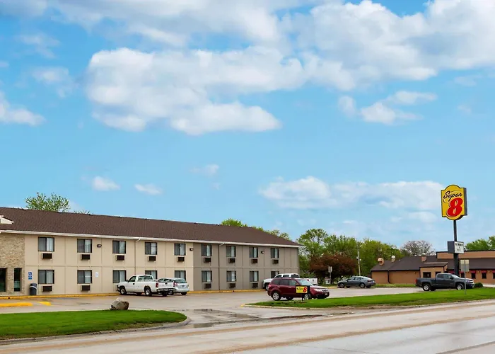 Super 8 By Wyndham Storm Lake