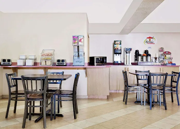 Super 8 By Wyndham Battle Mountain Hotel