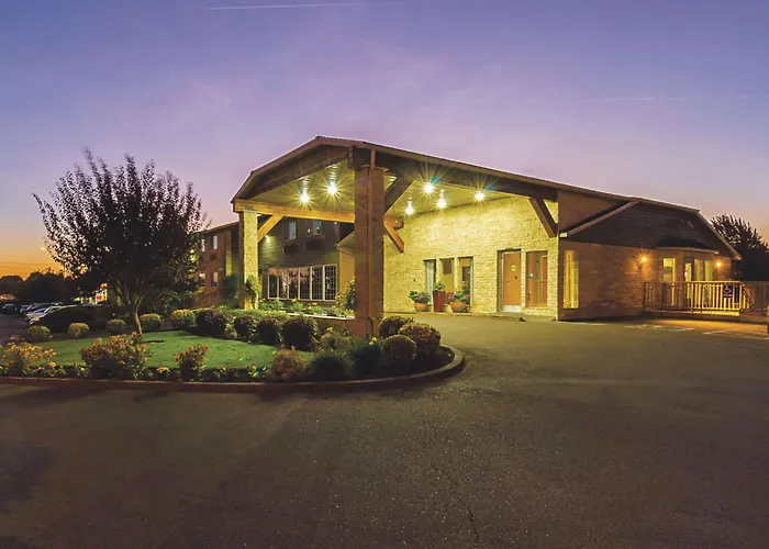 La Quinta By Wyndham Woodburn Hotel