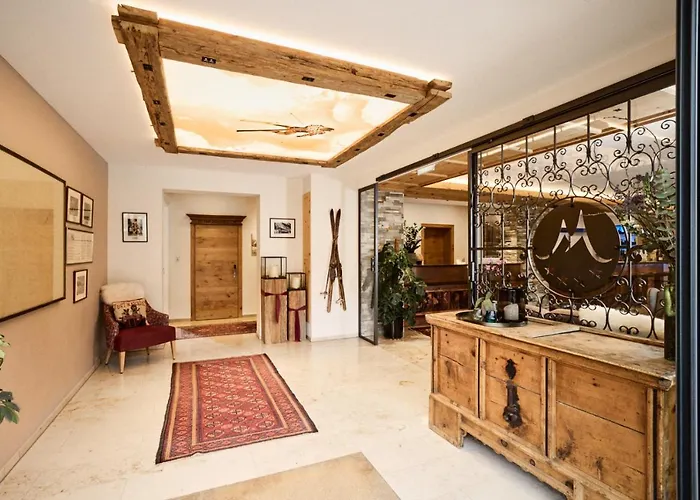 "Quality Hosts Arlberg Hotel Garni Moessmer"