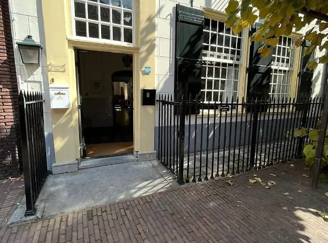 Het Waterhof Bed and Breakfast Leiden