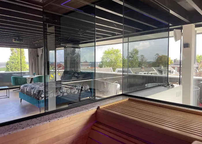 Above&Beyond - luxe suite met sauna en stoomdouche Zaandam