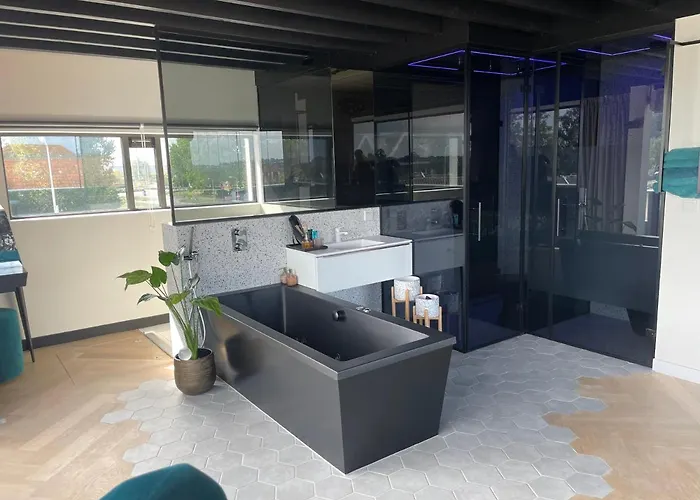 Above&Beyond - luxe suite met sauna en stoomdouche Zaandam