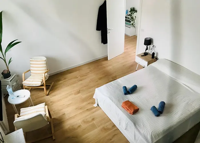 Stanza E Bagno Privato, Idromassaggio Con Extra Fee, In Appartamento Ferrare