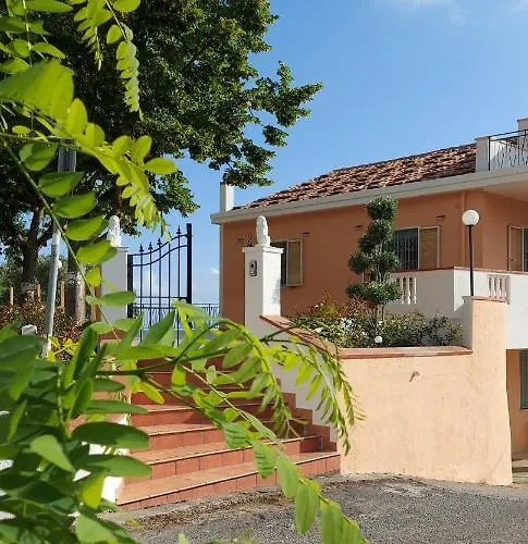 Tenuta Dei Biondi Ulivi B&B